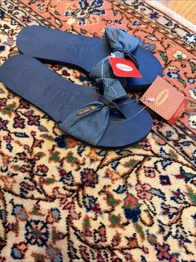 Havaianas Blue Bow Flip Flops